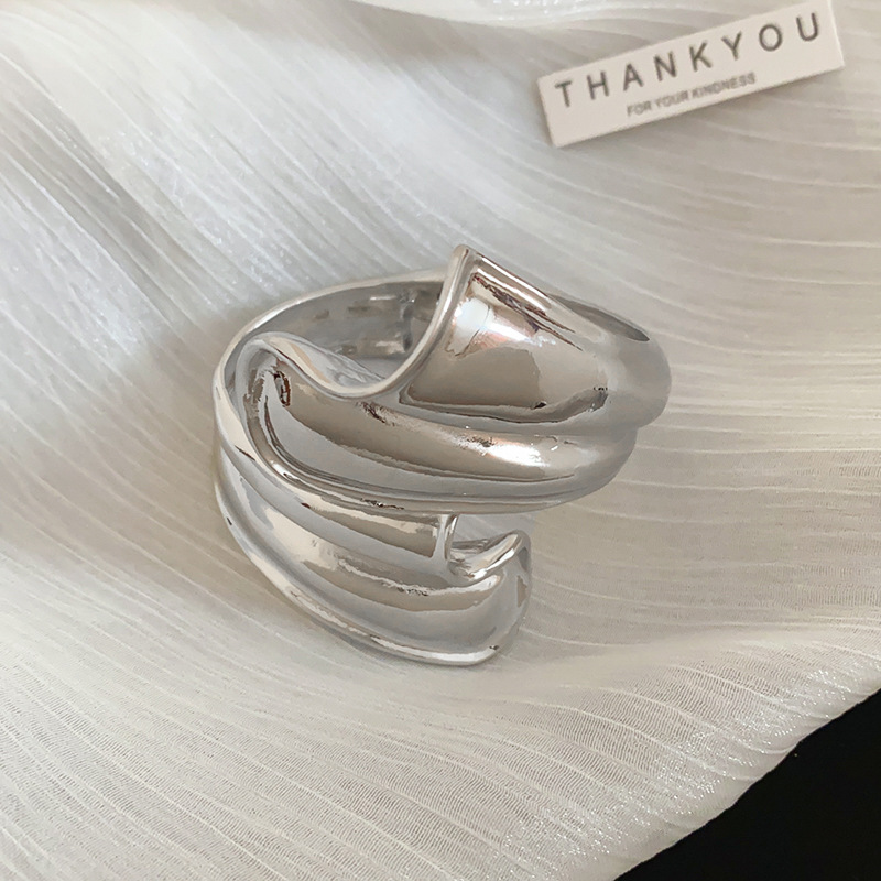 Pulsera de apertura irregular con serpentina, pulsera de personalidad retro europea y americana, brazalete exquisito de alta gama de nicho al por mayor