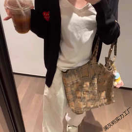 复古小红书新款格纹橙色格子大容量时尚包高腋下颜值通勤托特单肩