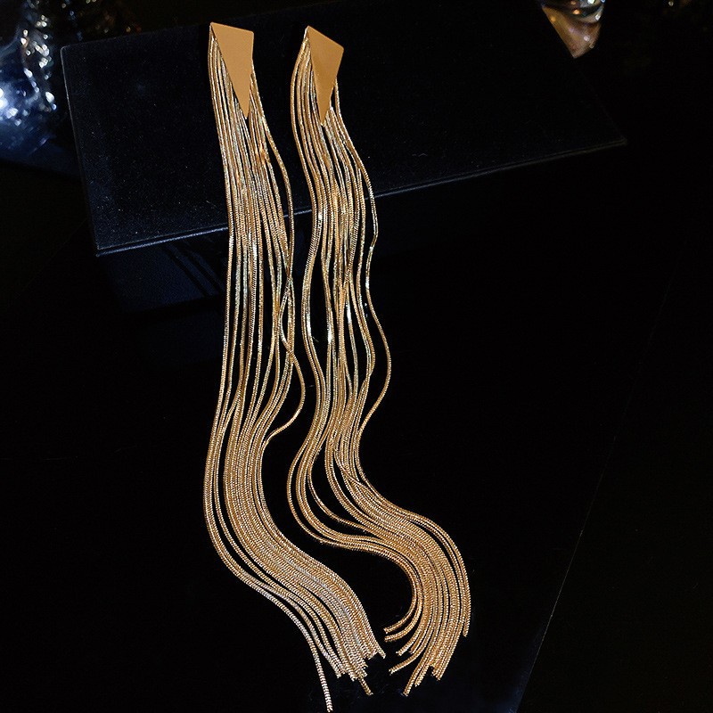 Aguja de plata MEDIADOS DE-antigua flor redonda borla pendientes de metal retro europeo y americano elegante luz pendientes de lujo al por mayor para las mujeres