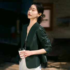 皮草;女式皮衣;羽绒服