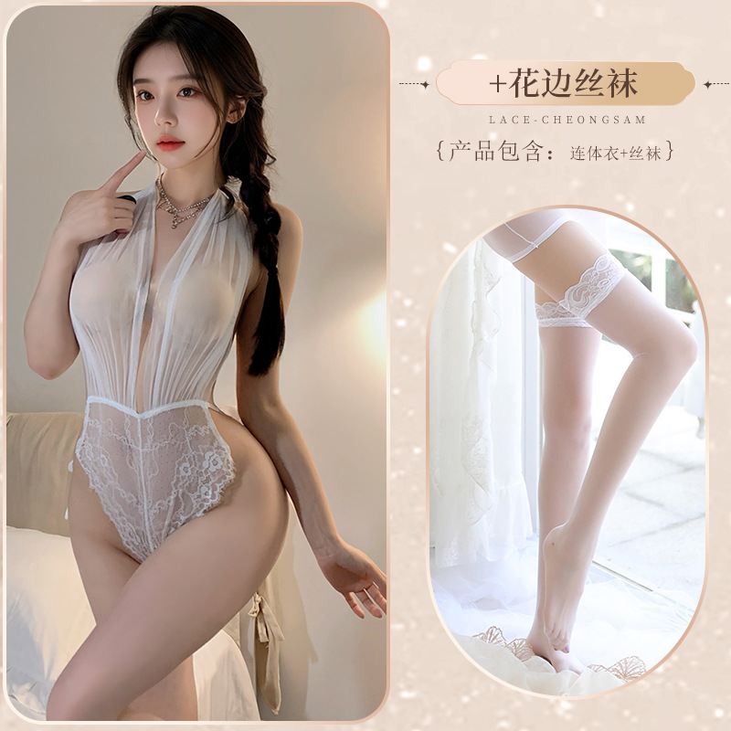 흰색 점프수트 + 스타킹