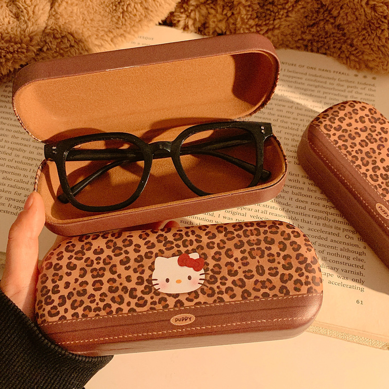 Cute leopard print cat-shaped anti-pressure and anti-fall glasses case for women, high aesthetic portable myopia glasses storage box, new model for students Cute leopard print cat-shaped anti-pressure and anti-fall glasses case for women, high aesthetic portable myopia glasses storage box, new model for students