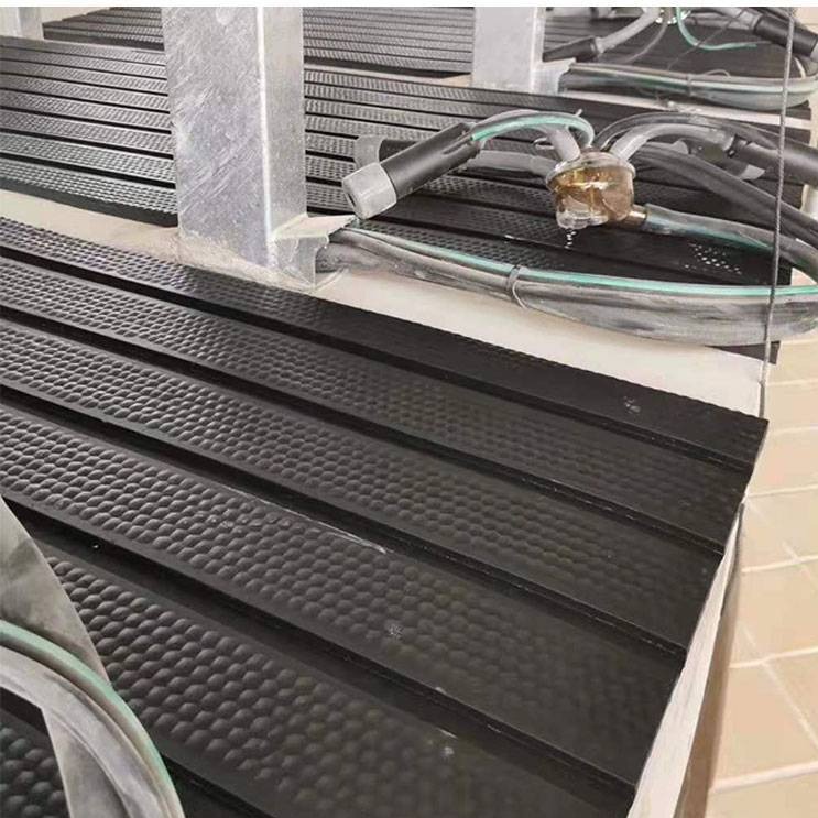 猪牛棚防滑垫规格多样防水防潮畜牧垫防滑板铺地垫条形龟背牛栏垫