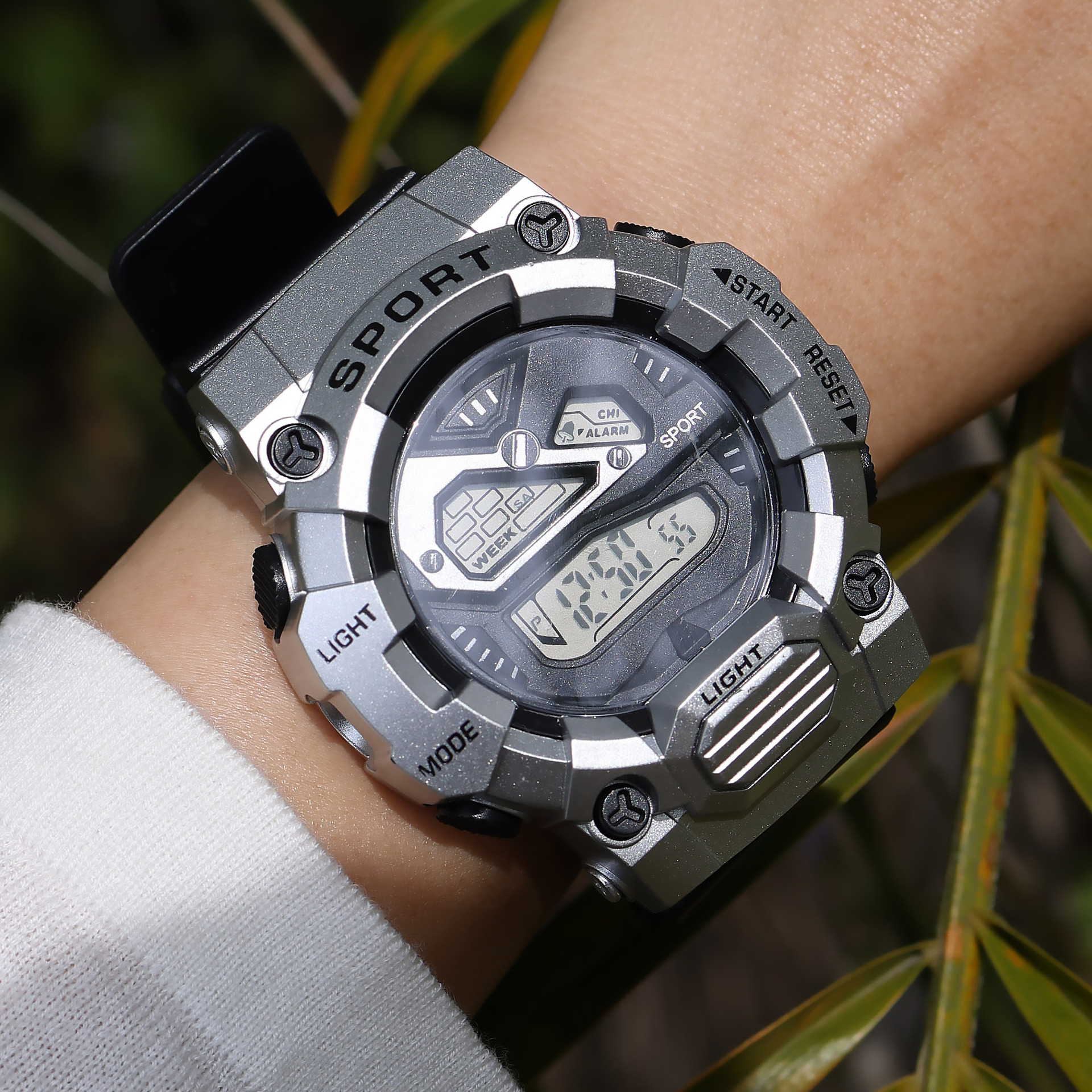 Nuevo reloj deportivo de moda para hombre, para montañismo, multifuncional, personalizado, electrónico, para estudiantes.