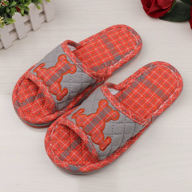 Мужские и женские тапочки в клетку в Корейском стиле с мультяшным сидячим медведем, трехслойные утолщенные тканевые тапочки с пластиковой подошвой, домашние тапочки с деревянным полом