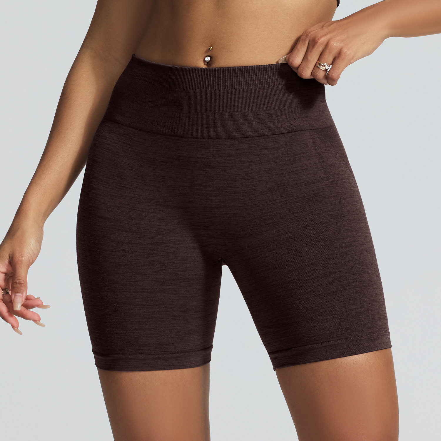Nuevos pantalones de yoga ajustados transfronterizos, pantalones deportivos cationicos de secado rápido, pantalones cortos deportivos de tres puntos con jacquard sin costuras y cadera de melocotón