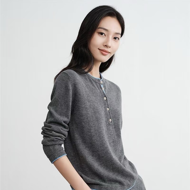 设计师品牌同款圆领长袖秋冬韩系风上撞色边排扣针织衫层次羊毛衫