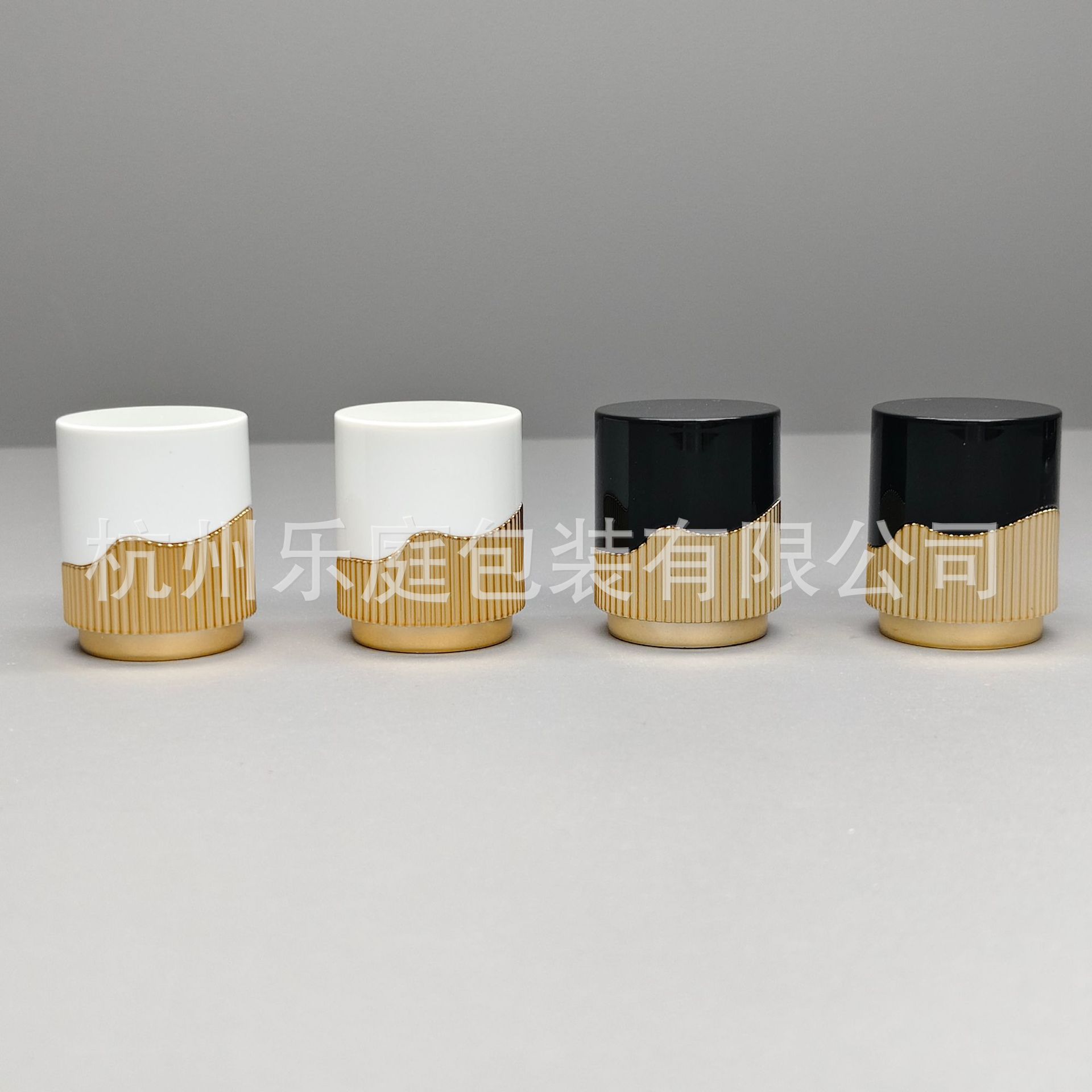 15口ABS+PP香水塑料盖，颜色工艺可订，量大优惠