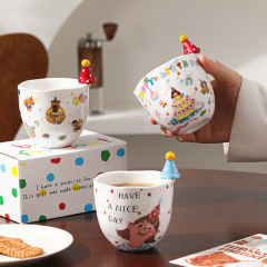 かわいい手持ちコーヒーカップ、クリエイティブセラミッククリスマスウォーターカップ、インターネット有名人の高価値カップルウォーターカップ、漫画マークウォーターカップ