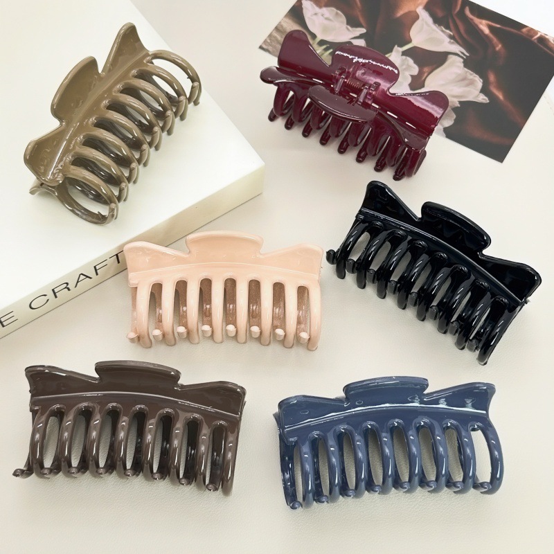 Pearl twist hair clip with plastic embellishment women's Korean side clip Korean style individually packaged pastoral two-yuan store accessories