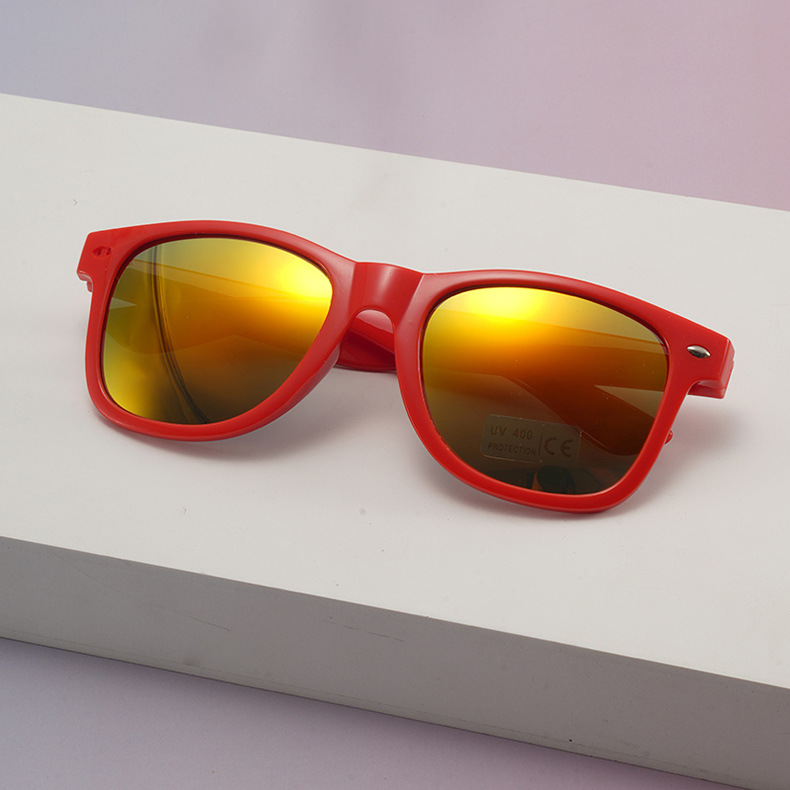 Gafas de sol retro de moda 2025, estilo caramelo con clavos de sombrilla de arroz, venta al por mayor directa de fábrica