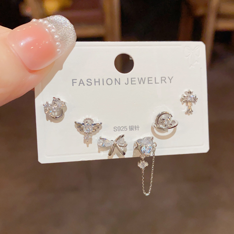 S925 aguja de plata micro incrustaciones de circón pendientes cortos pendientes de pelo corto japonés y coreano elegante todo-fósforo simple conjunto de tres piezas pendientes para las mujeres