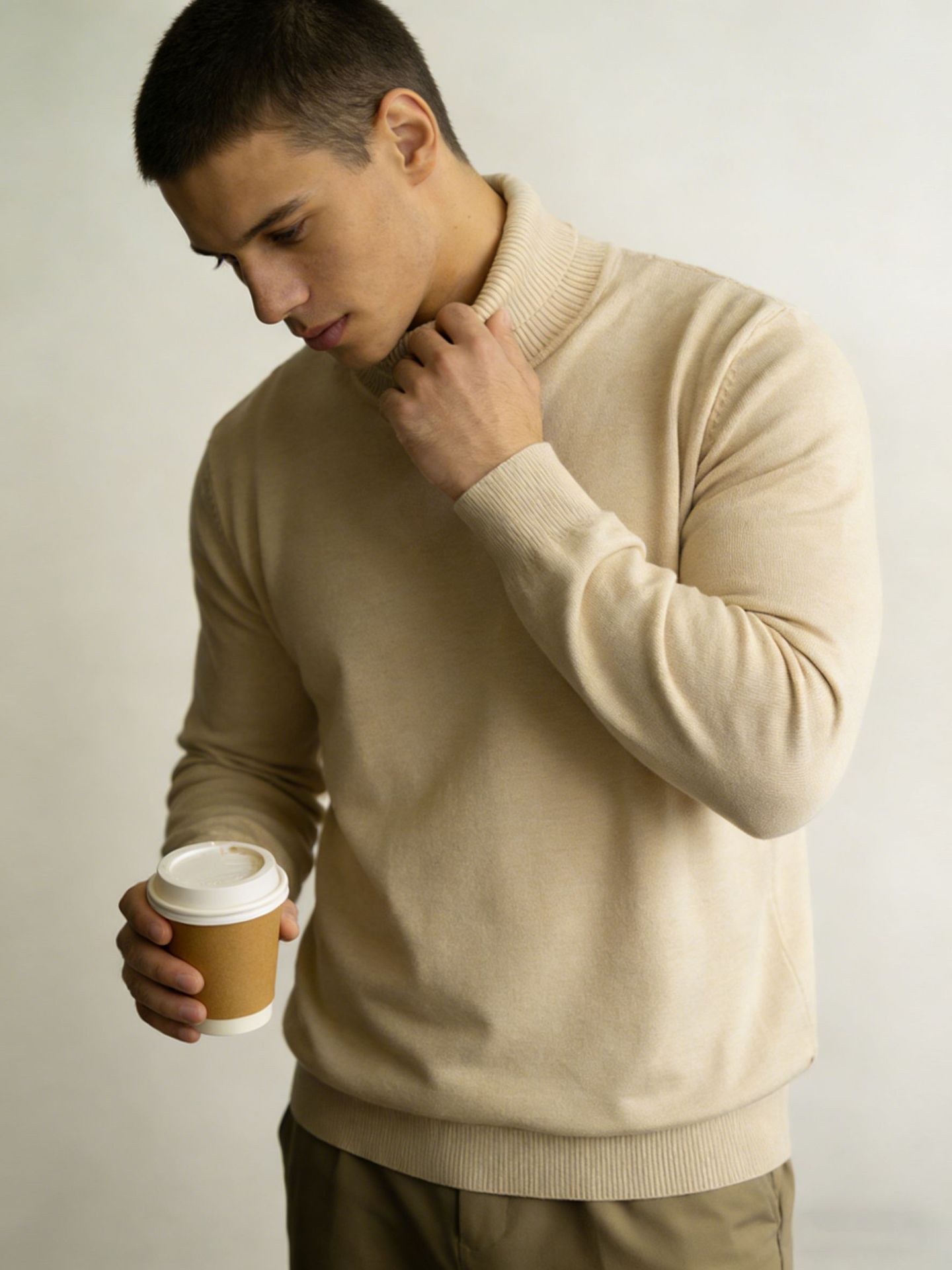 Suéter de punto Modell hombre de cuello alto otoño y invierno nuevo suéter de color sólido, suéter de negocios ligero, ropa de hombre