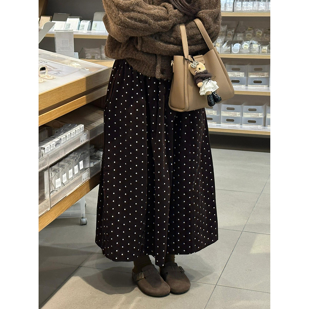 Autumn and Winter Maternity Wear, Retro Polka Dot Skirt, High-Waisted, Wide-Slung, Slimming A-Line Skirt for Pregnant Women, Brown Corduroy to Cover the Hips