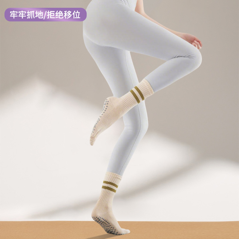 Calcetines largos de yoga a rayas para primavera, calcetines de cinco dedos al por mayor, calcetines de Pilates profesionales antideslizantes para mujer, calcetines deportivos con dedos separados.