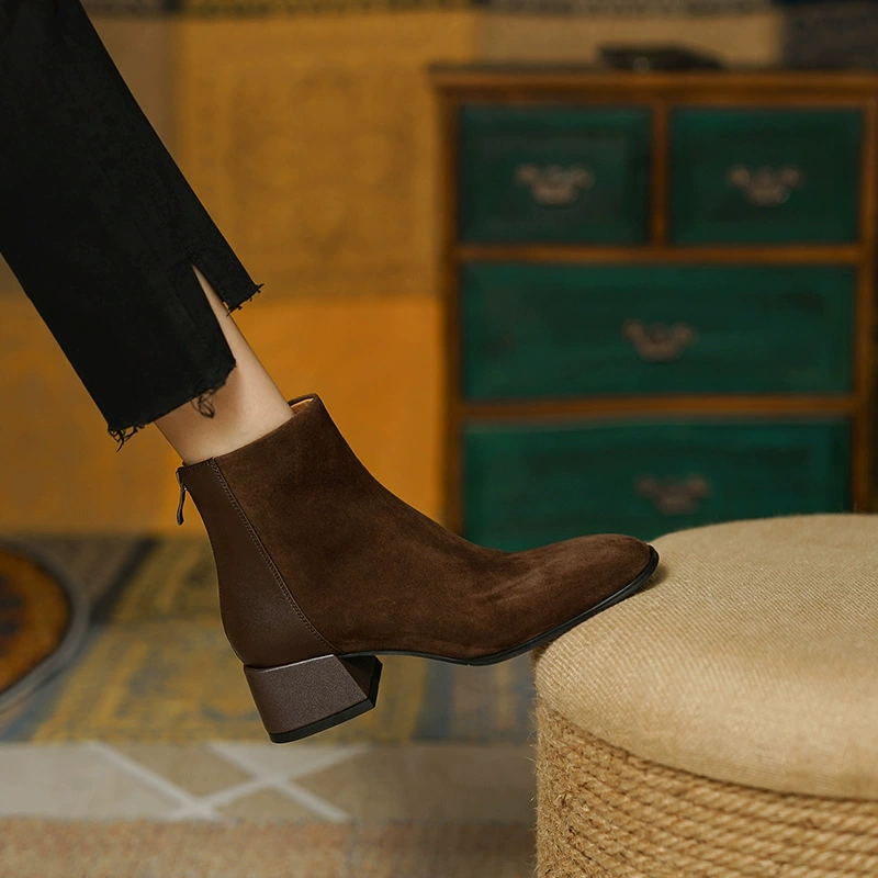 Ботинки с квадратным носком, женские осенне-зимние сапоги 2021, коричневые ботинки Martin на толстом каблуке с простой прострочкой, замшевые ботинки на молнии на среднем каблуке, женские короткие сапоги