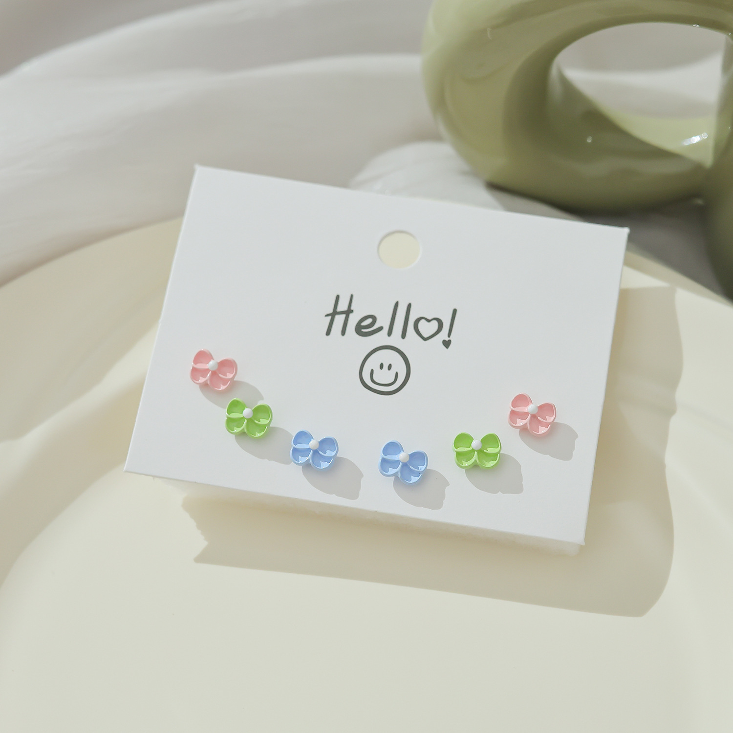 Juego de pendientes de aguja plateados, sencillos y compactos para mujer, pendientes geométricos en forma de corazón, bonitos, dulces y versátiles, venta al por mayor para puestos de mercado