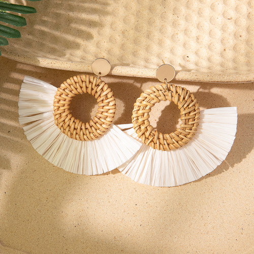 Internet celebrity style niche rattan grass braided earrings for women ins design high-end holiday raffia earrings cross-border supply