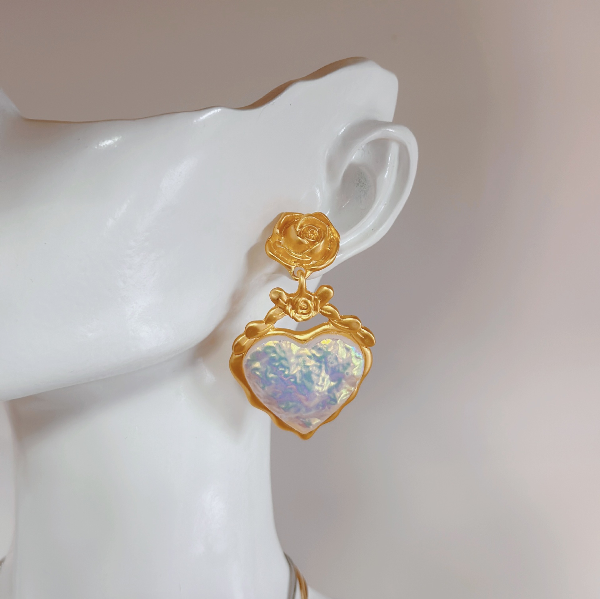 24g Weight Alloy Ear Needle Material Drop Earrings Classification 1 Pair Quantity Banquet, Daily, Party Occasion Alloy Material Heart Shape Pattern Women's Gender Casual, Retro Style 1 Pair Casual Retro Heart Shape Alloy Drop Earrings 无