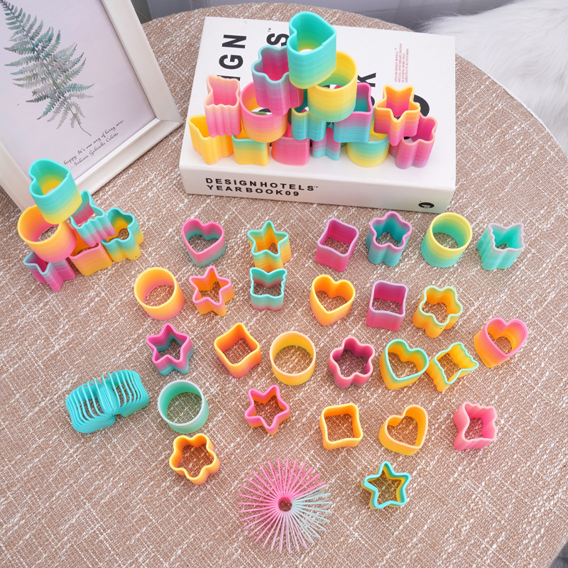 Qixing Rainbow Ring transfronterizo exclusivo para la escuela en forma de supermercado Premio templo justo juguete anillo de primavera suministro directo de fábrica