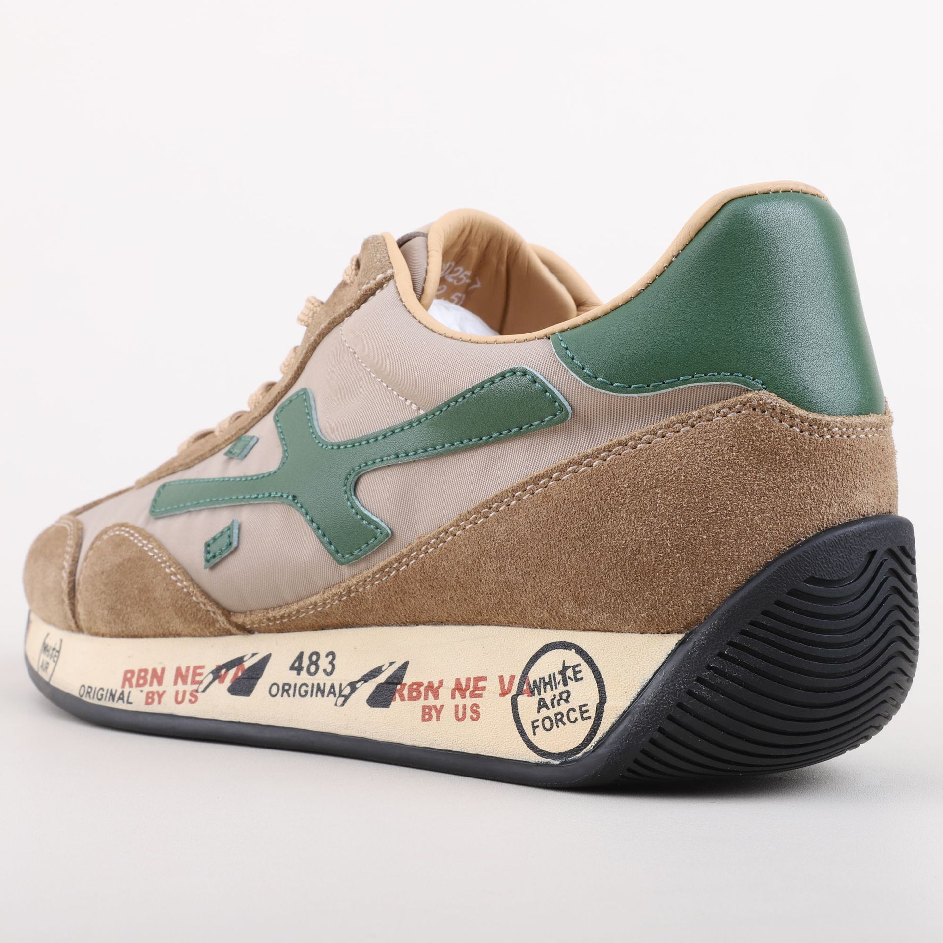 Sports breathable casual footwear for leisure