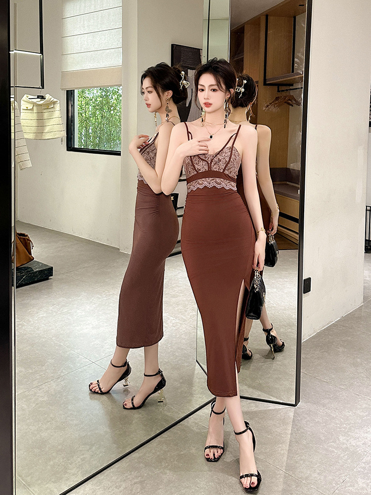 Váy dây ôm sát cổ chữ V khoét eo kiểu Pháp — Màu sô cô la