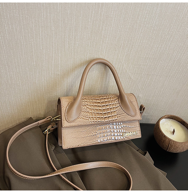 Bolso de moda de estilo occidental europeo y americano 2024 nuevo bolso de hombro retro de tendencia salvaje bolso de mensajero de textura simple