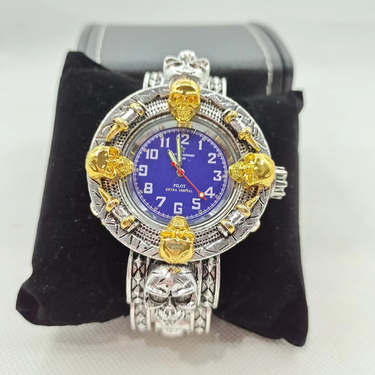 Adornos artesanales de aleación reloj electrónico correa de cráneo reloj de oro cabeza de pan Aleación Sujetador