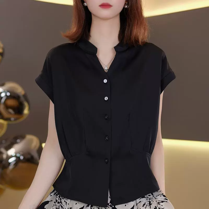 Модная женская футболка с V-образным вырезом и коротким рукавом, новая модель 2025 года, стильная облегающая рубашка, женский топ, черный цвет