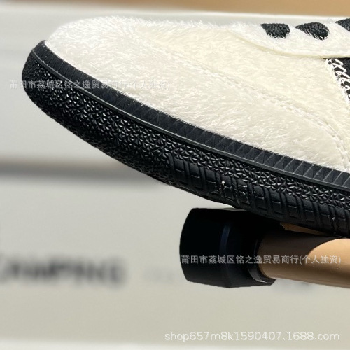 말 머리 흰색과 검정색