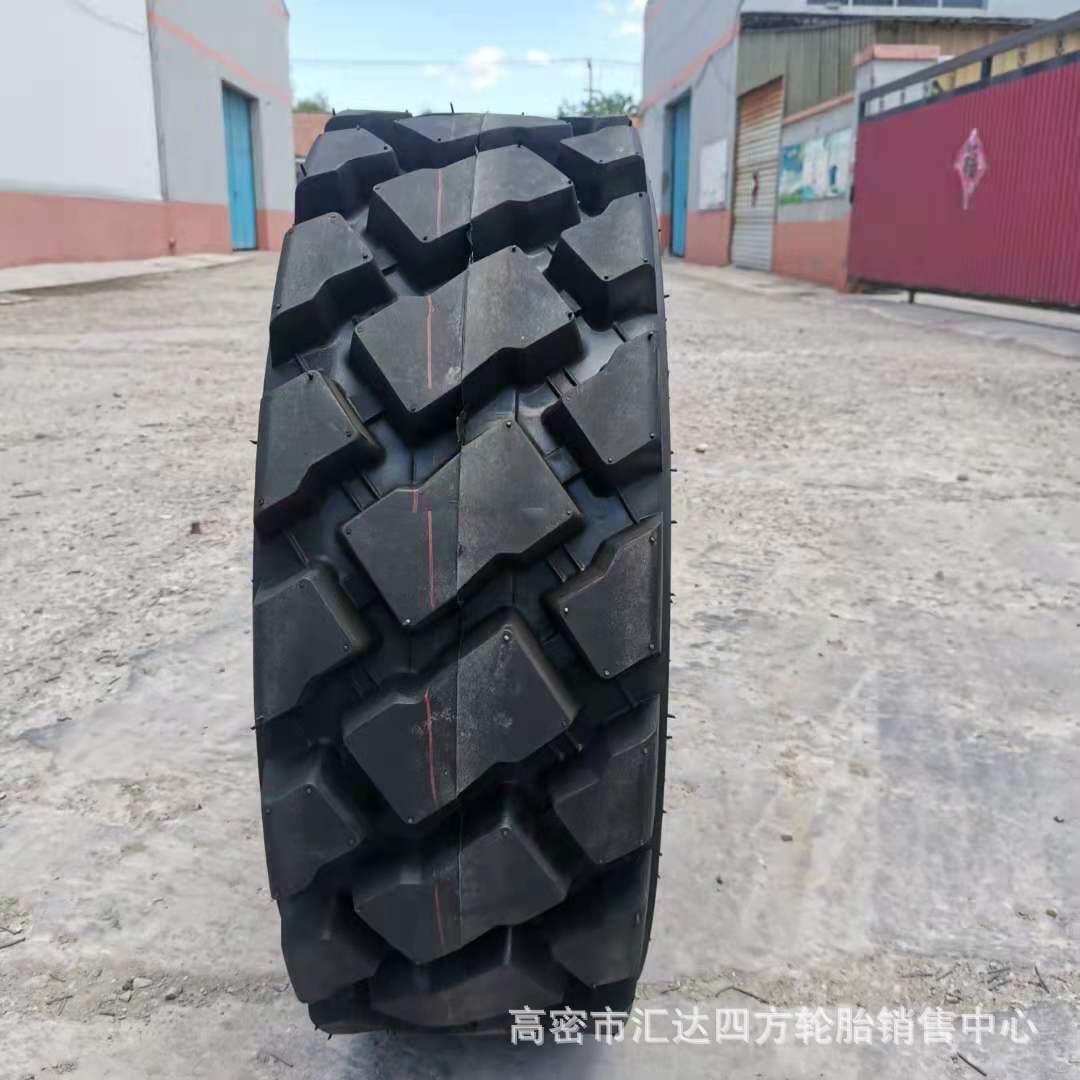 现货供应10-16.5扫路机轮胎 12-16.5真空尼龙轮胎 加深花纹 批发