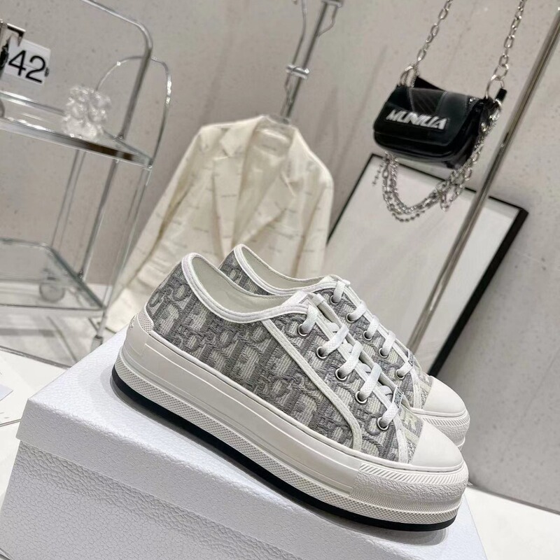 26-Year-Old D Brand Embroidered Thick-Soled Height-Increasing Canvas Shoes Trendy Monogram Letter Lace-Up Versatile Fashion Sneakers for Women