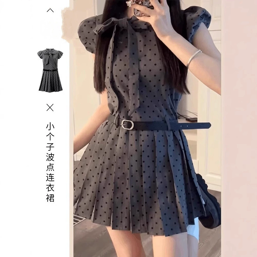 Маленькое серое платье волновой точки ребенка лето 2025 новый miu носить с талией и плиссированной юбкой
