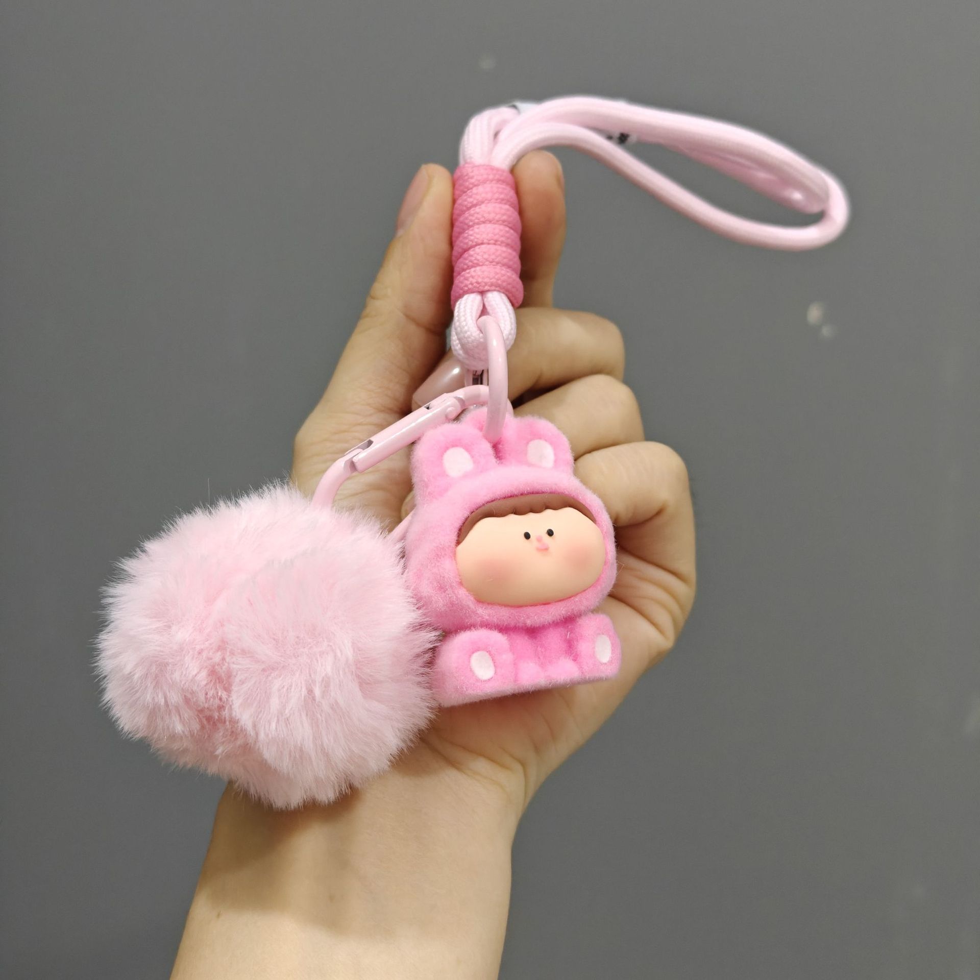 Caricatura floc amarelis llavero de automóvil pareja colgante bolsos creativos colgar garra máquina regalos al por mayor