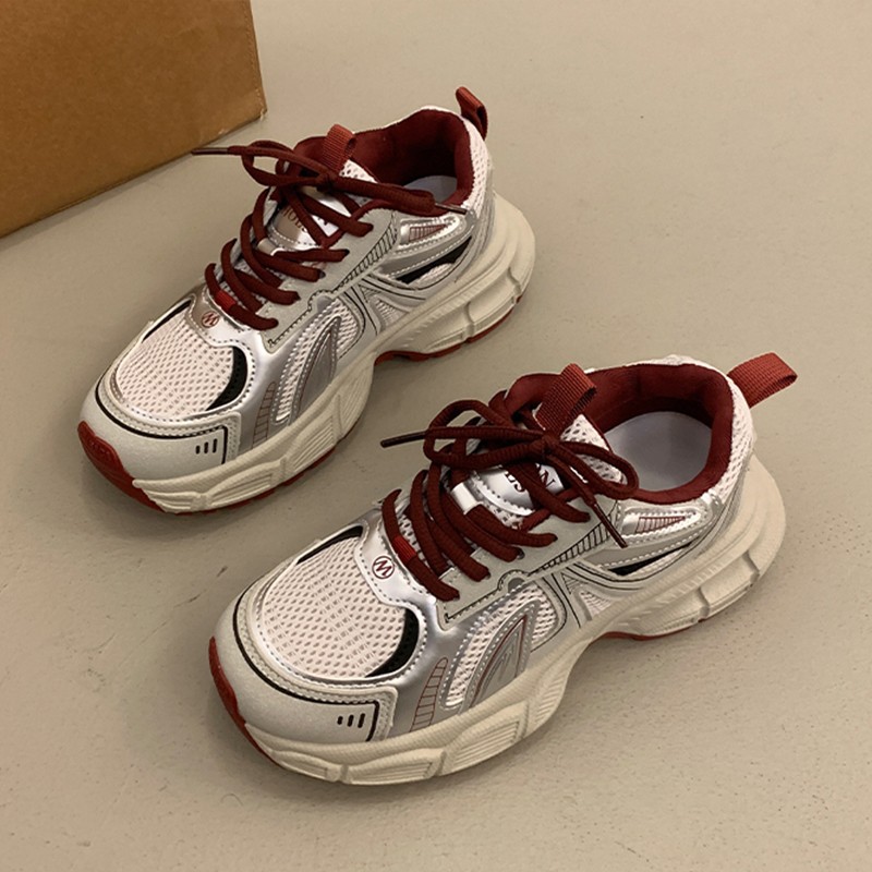 Zapatos de suela gruesa para mujeres ligeras de primavera y otoño de 2025 nuevos zapatos de mujer de altura para mostrar pies pequeños zapatos deportivos casuales para mujeres