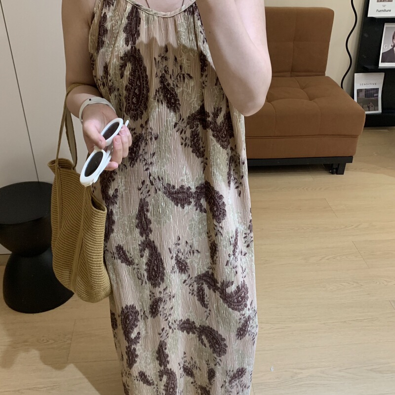 Japanese Retro Artistic Loose Plus-Size Pleated Slim-Fit Floral Print Strap Dress for Women, Summer Mid-Length Dress