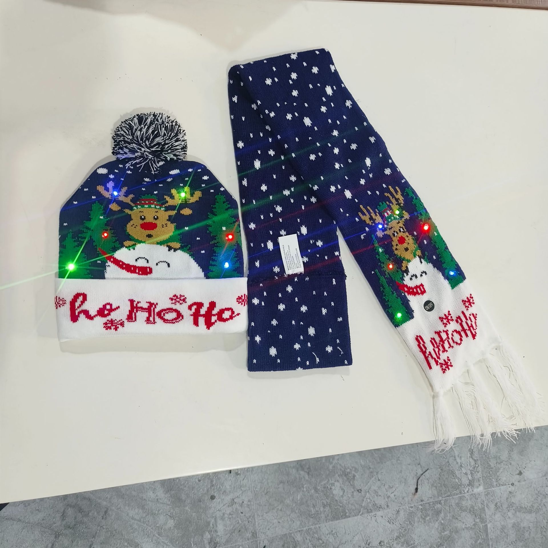 Spot árbol de Navidad sombrero bufanda con luz LED deslumbrante traje de dos piezas letras de punto animal jacquard fan bufanda