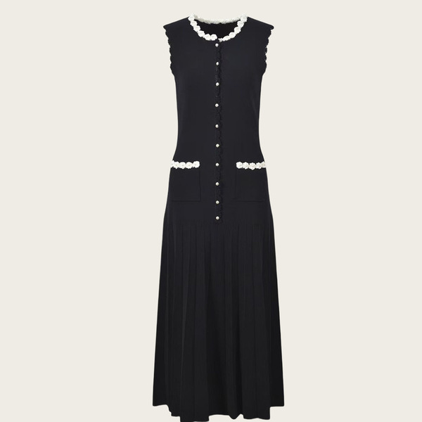 Summer elegant dress sleevless with a round collar