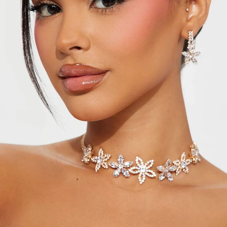 Nuevo conjunto de joyería de flores transfronterizas lleno de perforación clavícula temperamento pendientes accesorios de boda mujer conjunto de joyería