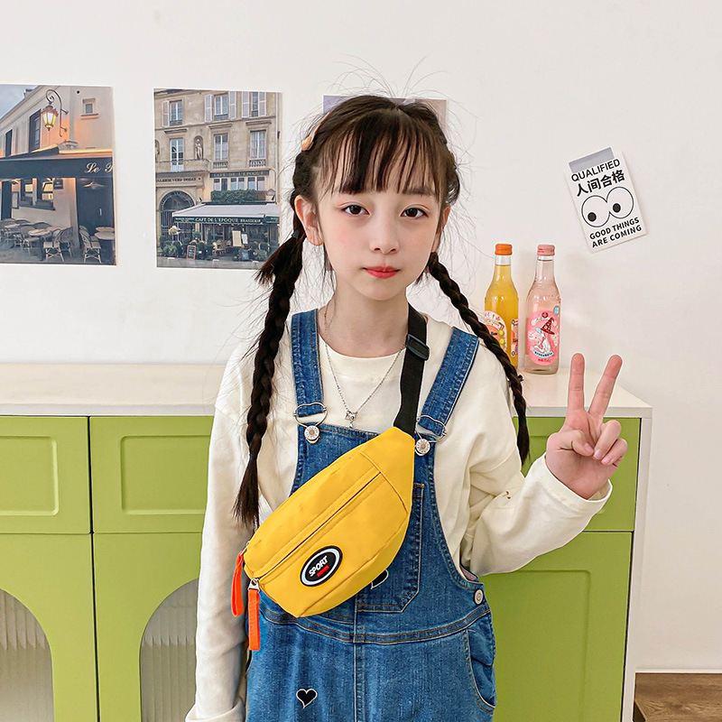 Bolso de pecho coreano para niños y niñas letras extranjeras de viaje ligero bebé mochila 2025 nuevo bolso de cambio para niños