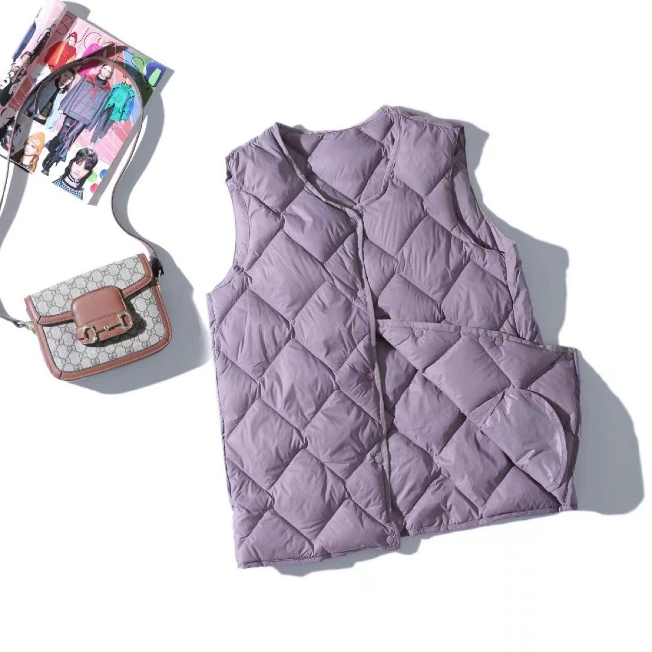 Новая женская короткая пуховая жилетка U+2024 с ромбовидным узором, из белого утиного пуха, модная и легкая.