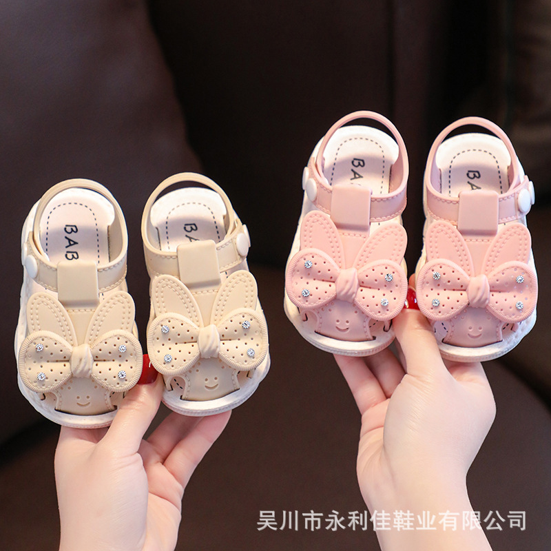 Fábrica de sandalias de niñas de verano suministra comercio exterior al por mayor zapatos para niños pequeños zapatos de botón para bebés