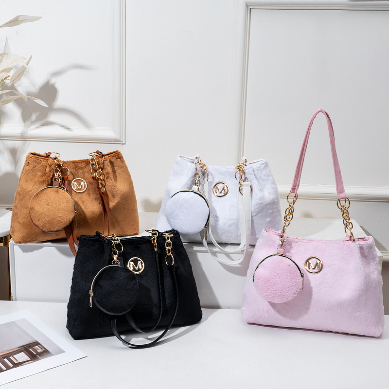 Luxury-style, large-capacity women’s handbag, 2026 new collection, suede shoulder bag, stylish and versatile for commuting, can be carried by hand or worn over the shoulder, export-quality handbag