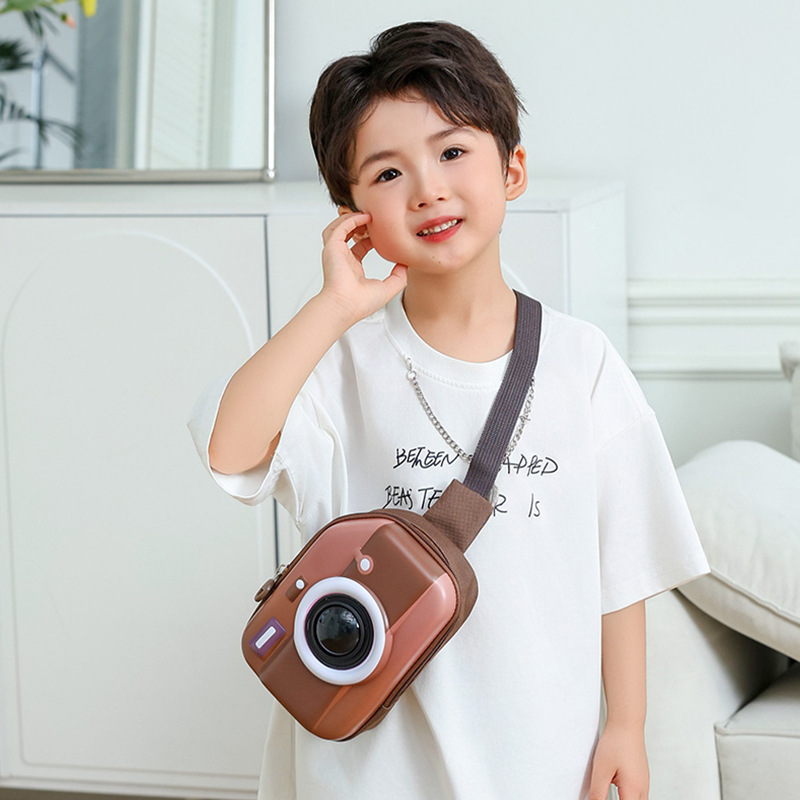 Bolso infantil bolso de cámara de dibujos animados 2025 nuevo bolso estereoscópico de pecho para niños puede brillar nuevo bolso de niña