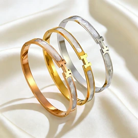 项链;手链;手镯