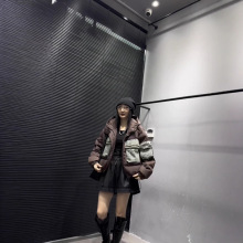 欧货羽绒服女2025冬季新款个性纯色拼接牛仔大口袋宽松面包服外套