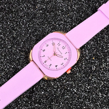 ���Q�¿����e�\��Ůʿ�W���ֱ��ǹ�ɫ���ν��ٿ���z������ʯӢ��