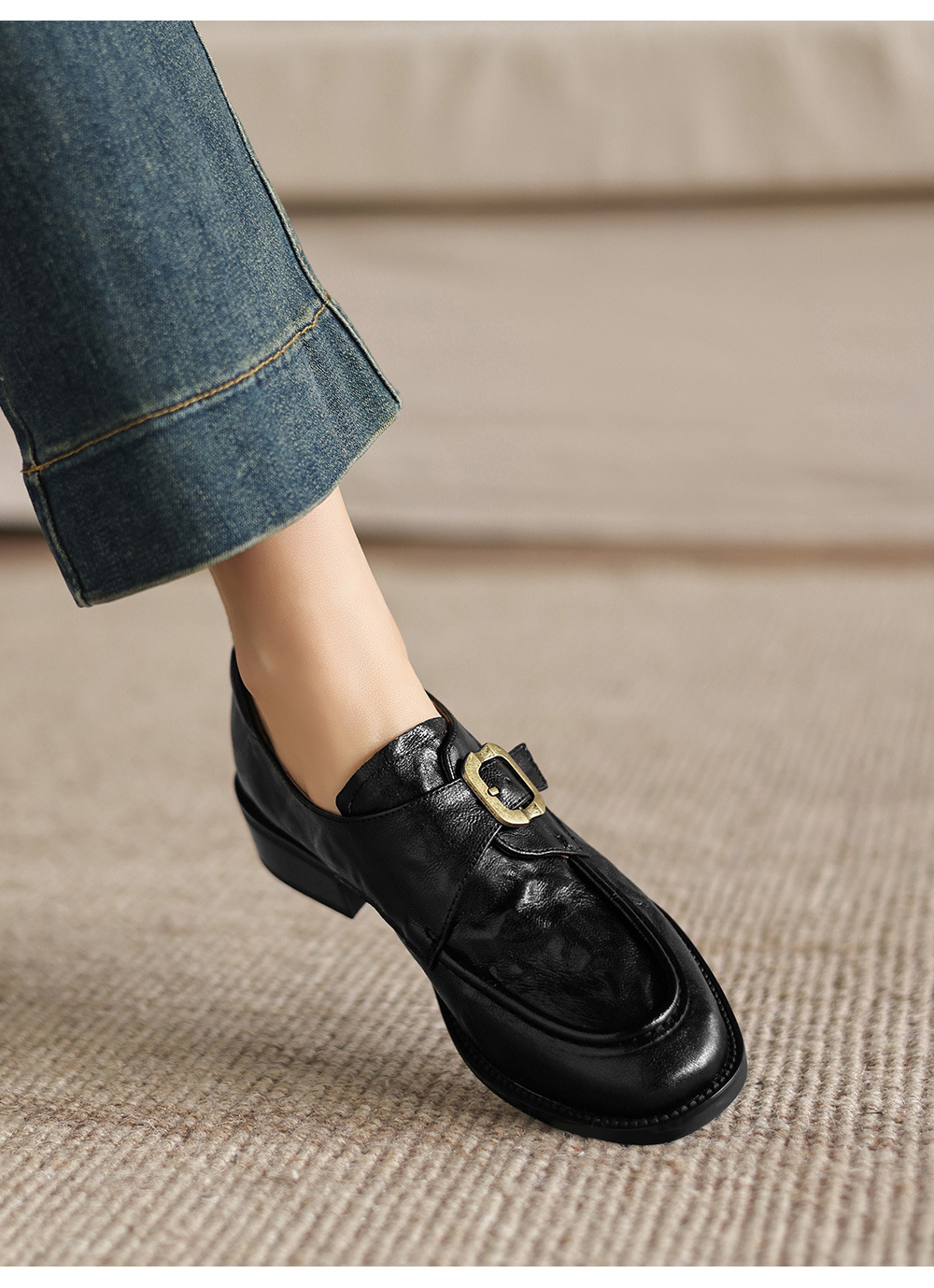 Giày loafer nữ phong cách Anh quai khóa, gót vuông thấp, mũi sâu, da bò — màu nâu chi tiết 17