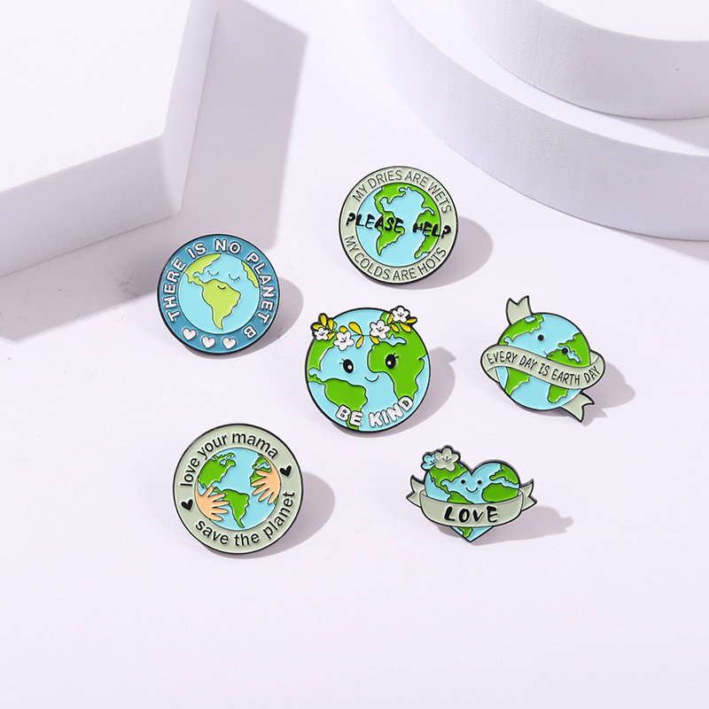 Cartoon Style Earth Heart Shape Alloy Stoving Varnish Brooches display picture 4