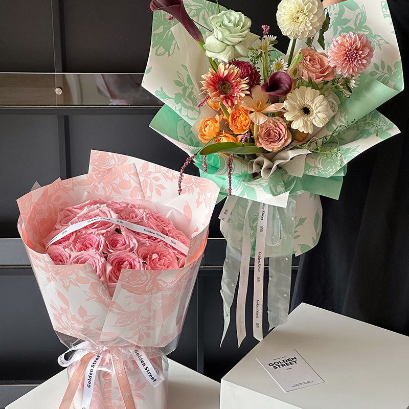 Huaxi Qixi historia del día de San Valentín rosa impresa película impermeable red papel de embalaje de flores ramo de flores papel de embalaje floral